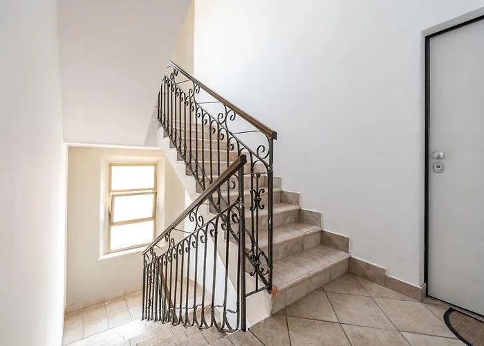 Πανσιόν Emilia Essence 3*