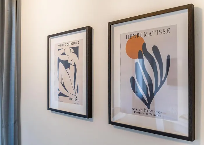 Emilia Essence Πανσιόν 3*