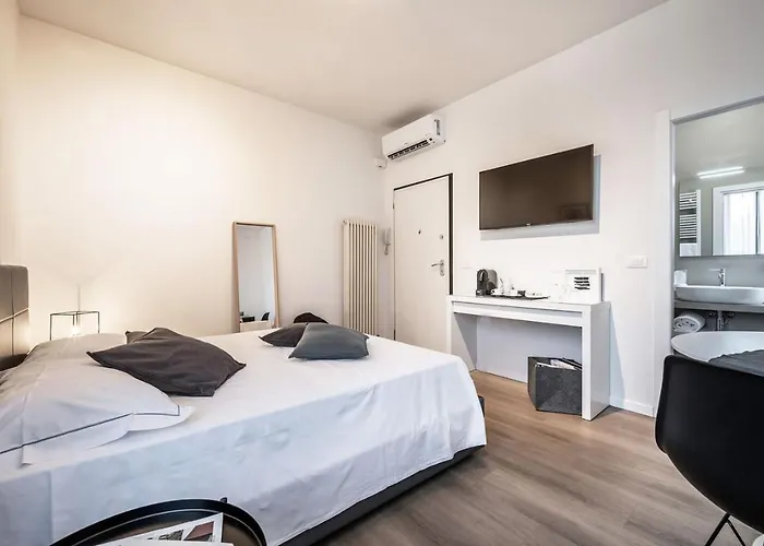 Πανσιόν Emilia Essence