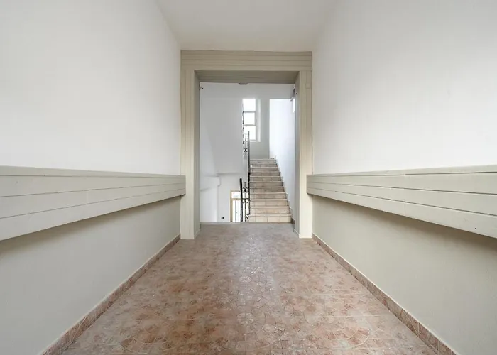 Emilia Essence Πανσιόν